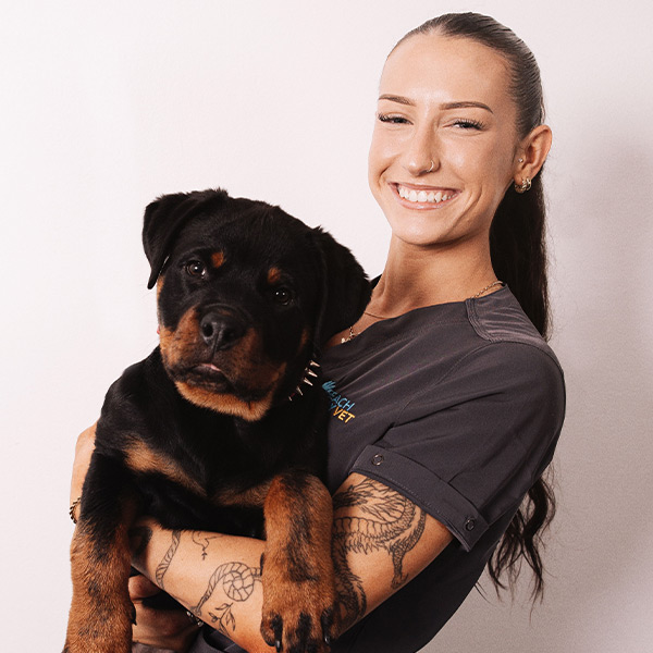 Beach and Bay Vet - Our Team - Izzy